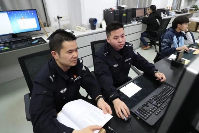 昆山警方捣毁和平精英“鸡腿挂”，团伙成员开千万豪车！